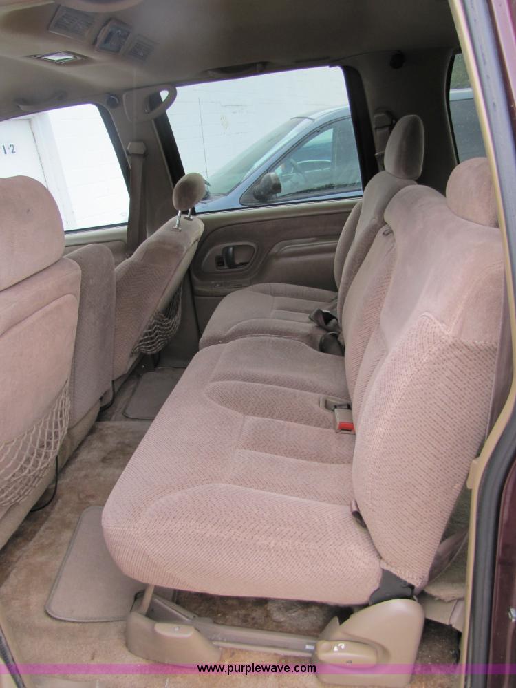 image for item 2398 1995 Chevrolet C1500 Suburban