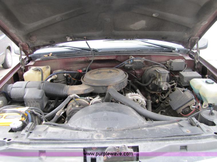 image for item 2398 1995 Chevrolet C1500 Suburban