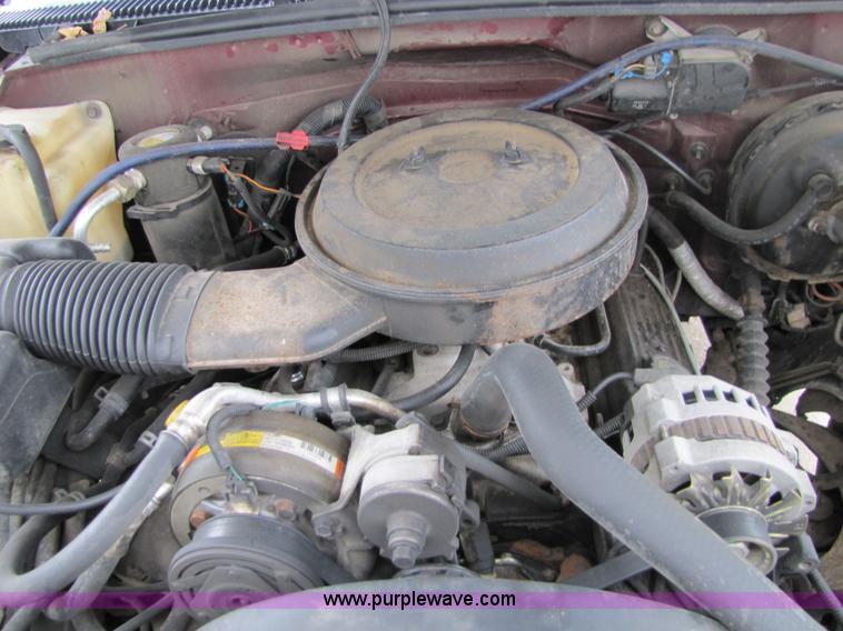 image for item 2398 1995 Chevrolet C1500 Suburban
