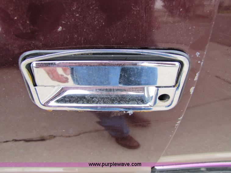 image for item 2398 1995 Chevrolet C1500 Suburban