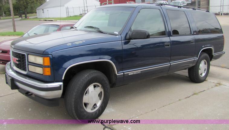 image for item 2399 1995 GMC K1500 Suburban