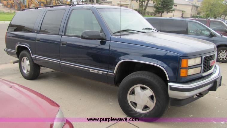 image for item 2399 1995 GMC K1500 Suburban