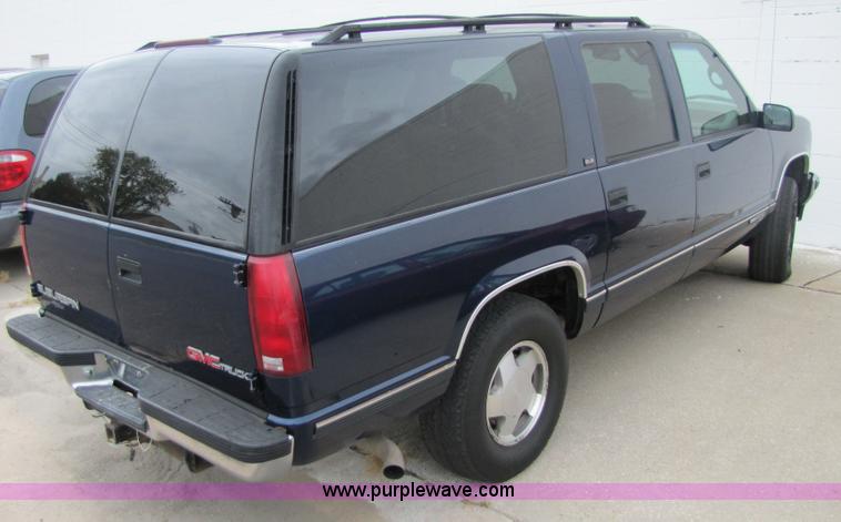 image for item 2399 1995 GMC K1500 Suburban