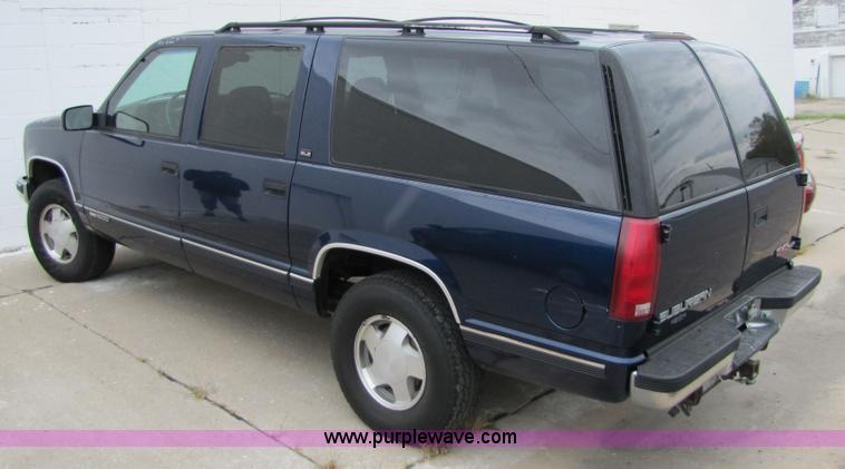 image for item 2399 1995 GMC K1500 Suburban
