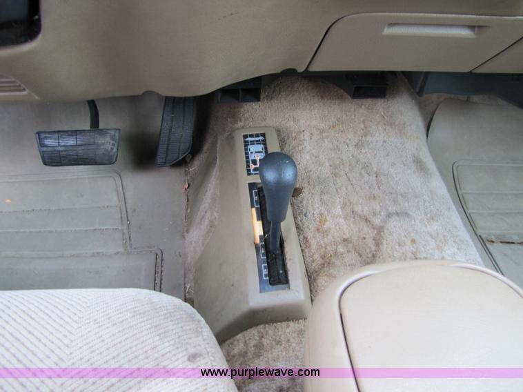 image for item 2399 1995 GMC K1500 Suburban