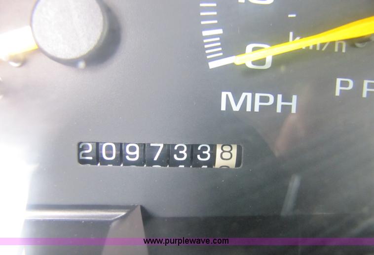 image for item 2399 1995 GMC K1500 Suburban