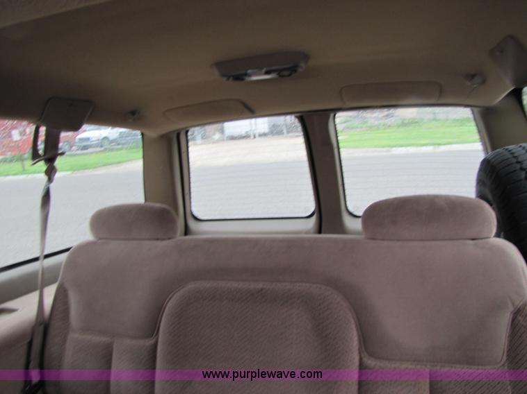 image for item 2399 1995 GMC K1500 Suburban