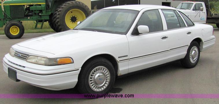 image for item 2414 1993 Ford Crown Victoria Police Interceptor