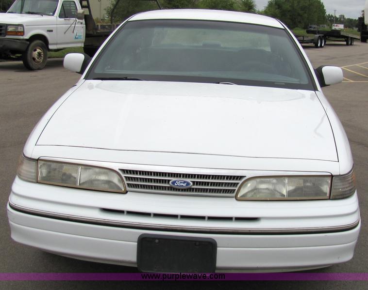 image for item 2414 1993 Ford Crown Victoria Police Interceptor