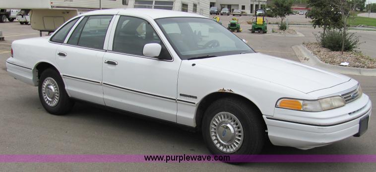 image for item 2414 1993 Ford Crown Victoria Police Interceptor