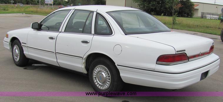image for item 2414 1993 Ford Crown Victoria Police Interceptor