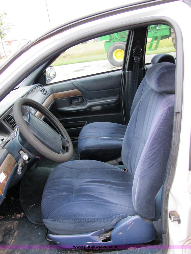 image for item 2414 1993 Ford Crown Victoria Police Interceptor
