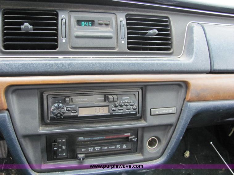 image for item 2414 1993 Ford Crown Victoria Police Interceptor