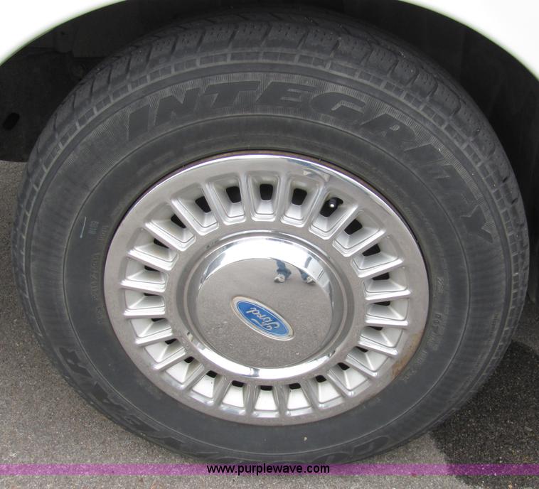 image for item 2414 1993 Ford Crown Victoria Police Interceptor