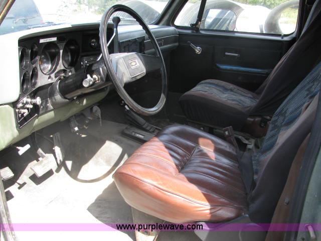 image for item 2579 1985 Chevrolet D10 Military Blazer