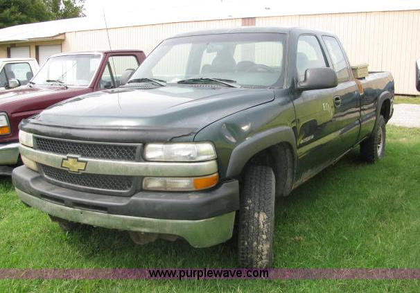 image for item 2580 2002 Chevrolet C2500HD Silverado pickup truck