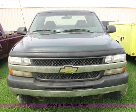 image for item 2580 2002 Chevrolet C2500HD Silverado pickup truck