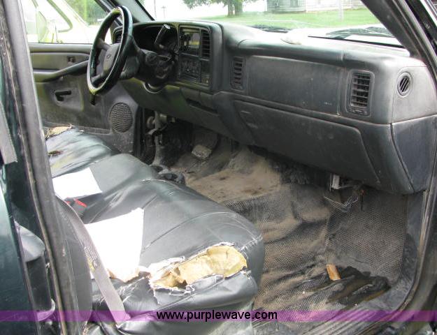 image for item 2580 2002 Chevrolet C2500HD Silverado pickup truck