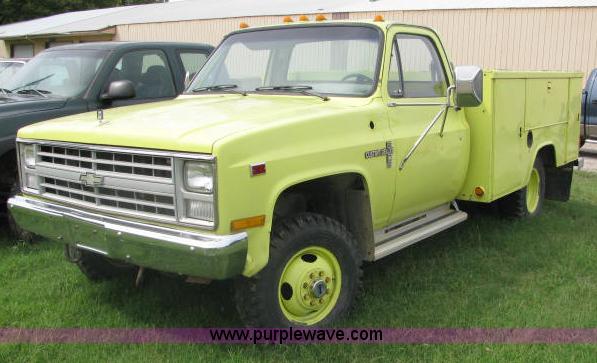 image for item 2581 1986 Chevrolet K30 Custom Deluxe