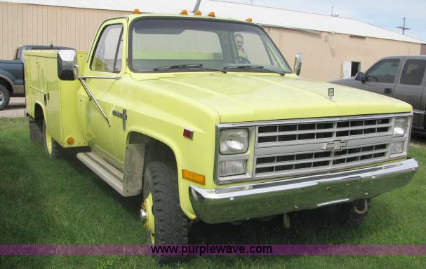 image for item 2581 1986 Chevrolet K30 Custom Deluxe