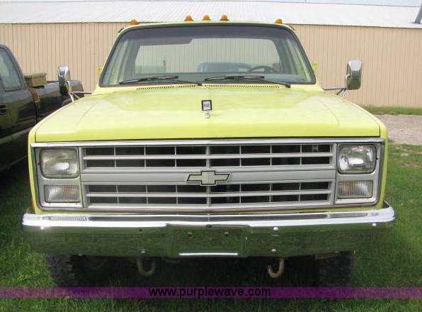 image for item 2581 1986 Chevrolet K30 Custom Deluxe