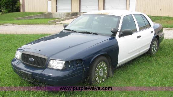 image for item 2582 2005 Ford Crown Victoria Police Interceptor