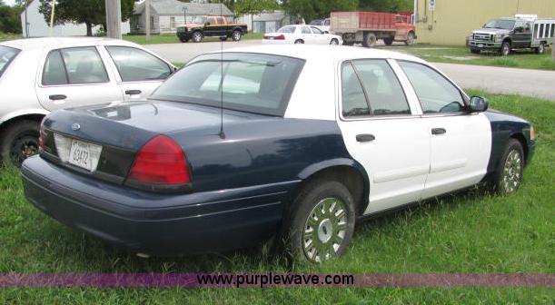 image for item 2582 2005 Ford Crown Victoria Police Interceptor