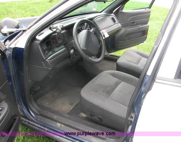 image for item 2582 2005 Ford Crown Victoria Police Interceptor