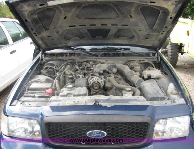 image for item 2582 2005 Ford Crown Victoria Police Interceptor