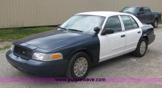 image for item 2583 2005 Ford Crown Victoria Police Interceptor