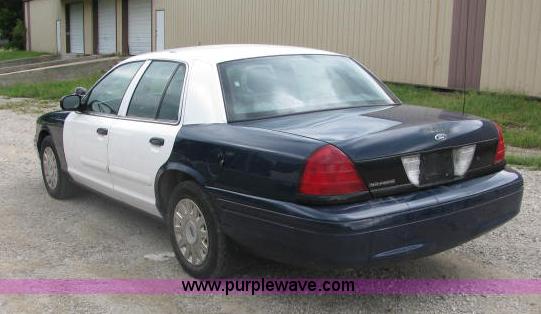 image for item 2583 2005 Ford Crown Victoria Police Interceptor