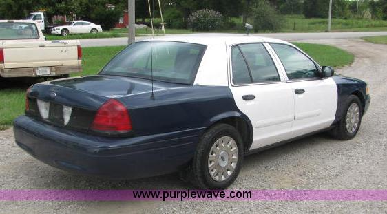 image for item 2583 2005 Ford Crown Victoria Police Interceptor