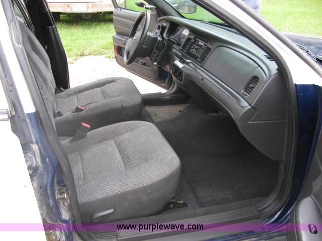 image for item 2583 2005 Ford Crown Victoria Police Interceptor