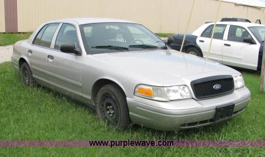image for item 2585 2003 Ford Crown Victoria Police Interceptor