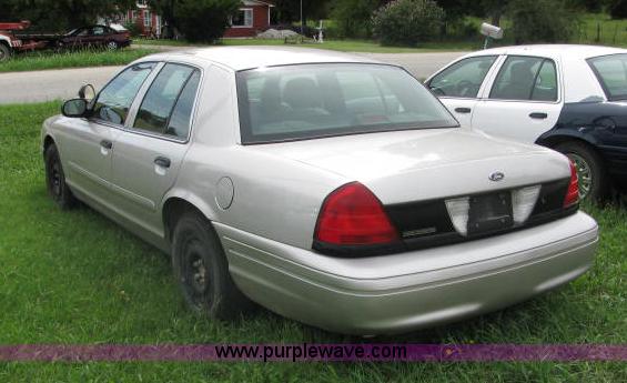 image for item 2585 2003 Ford Crown Victoria Police Interceptor