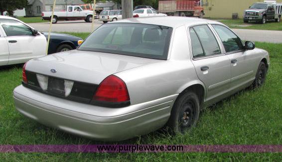 image for item 2585 2003 Ford Crown Victoria Police Interceptor