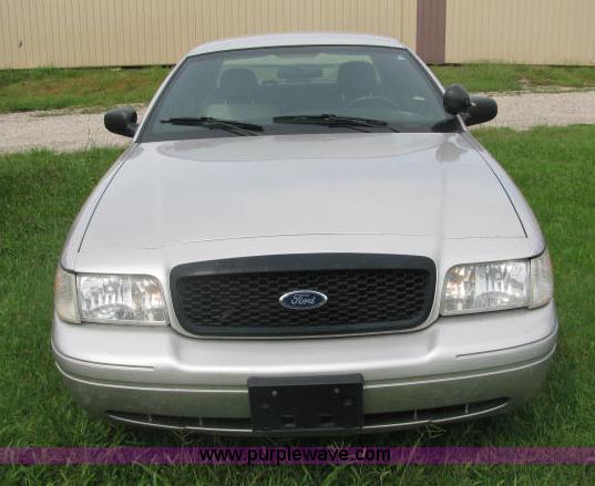 image for item 2585 2003 Ford Crown Victoria Police Interceptor
