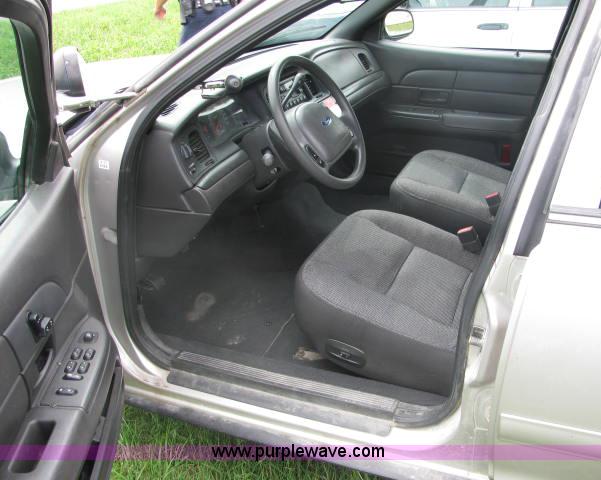 image for item 2585 2003 Ford Crown Victoria Police Interceptor