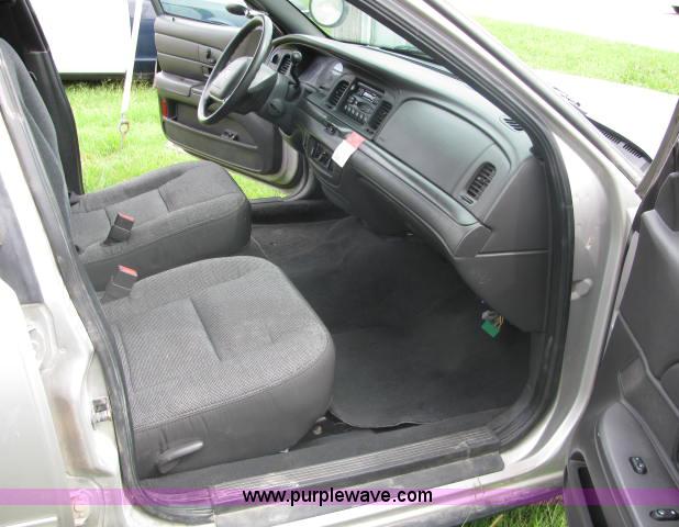 image for item 2585 2003 Ford Crown Victoria Police Interceptor