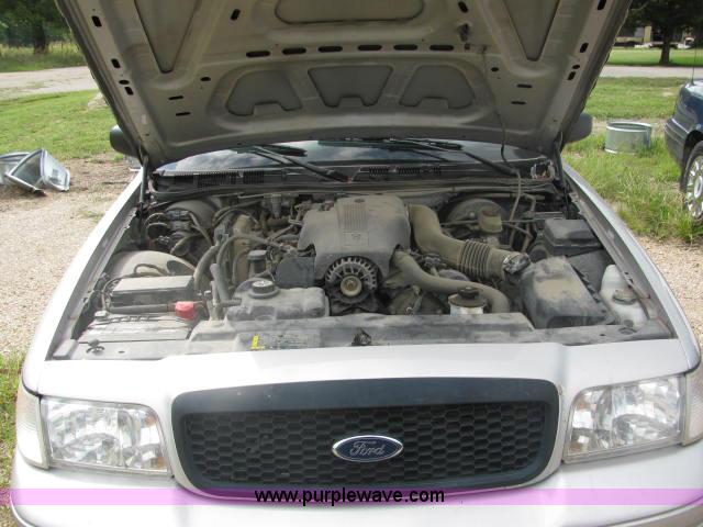 image for item 2585 2003 Ford Crown Victoria Police Interceptor