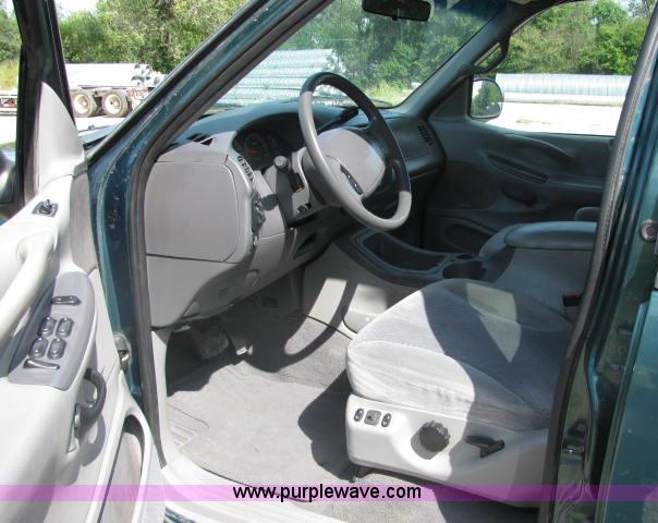 image for item 2586 1999 Ford Expedition