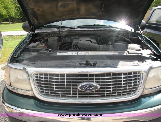 image for item 2586 1999 Ford Expedition