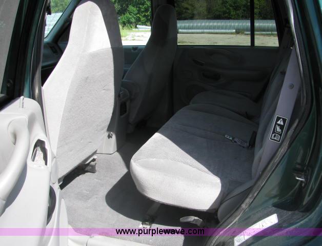 image for item 2586 1999 Ford Expedition