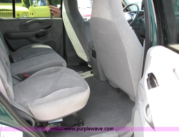 image for item 2586 1999 Ford Expedition