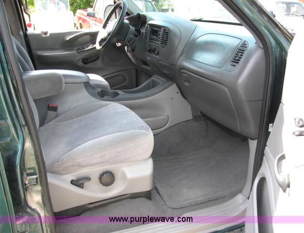 image for item 2586 1999 Ford Expedition