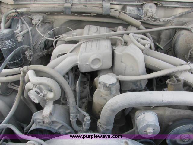 image for item 2588 1992 Ford F150 pickup truck