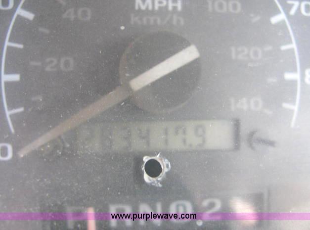 image for item 2588 1992 Ford F150 pickup truck