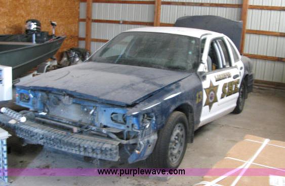 image for item 2589 2005 Ford Crown Victoria Police Interceptor