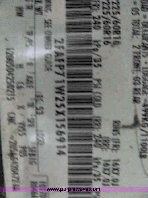 image for item 2589 2005 Ford Crown Victoria Police Interceptor