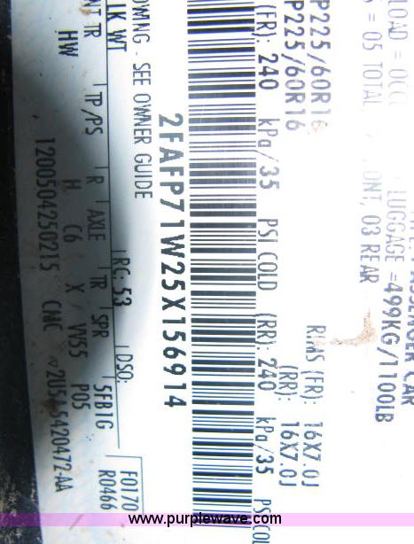 image for item 2589 2005 Ford Crown Victoria Police Interceptor